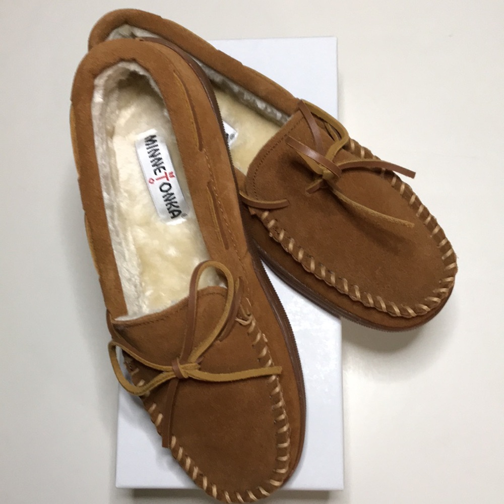 Minnetonka Men's Pile Lined Hardsole Moccasin Size 9M NEW